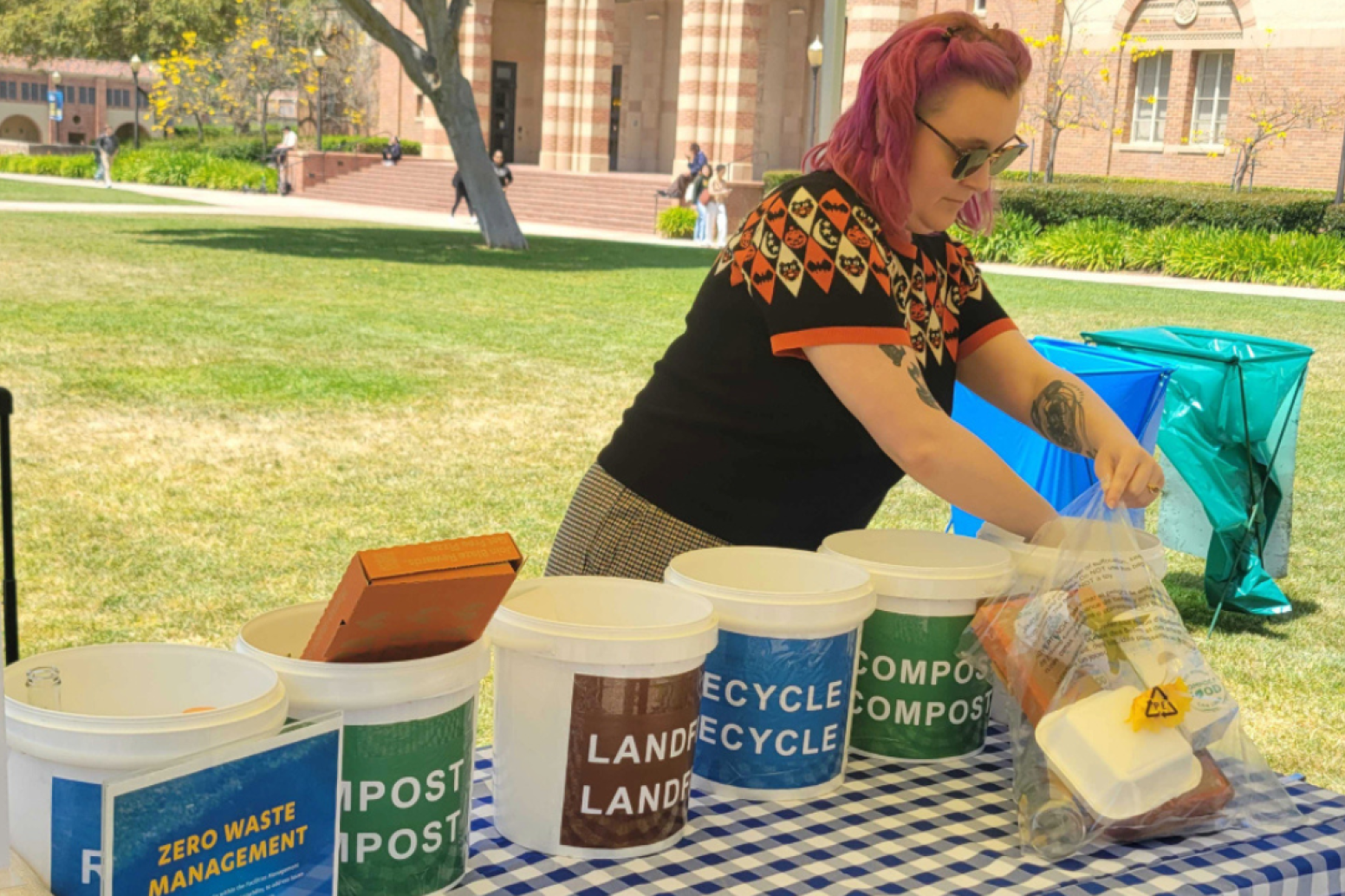 Jade Goegebuer leads a sorting activity